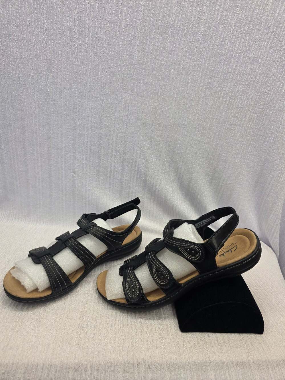 Clarks Collection Laurieann Vine Women's Strappy Leather Sandals